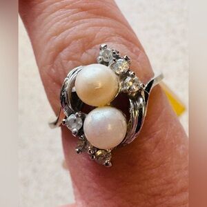 Women’s ring with “pearl and cz” 14k